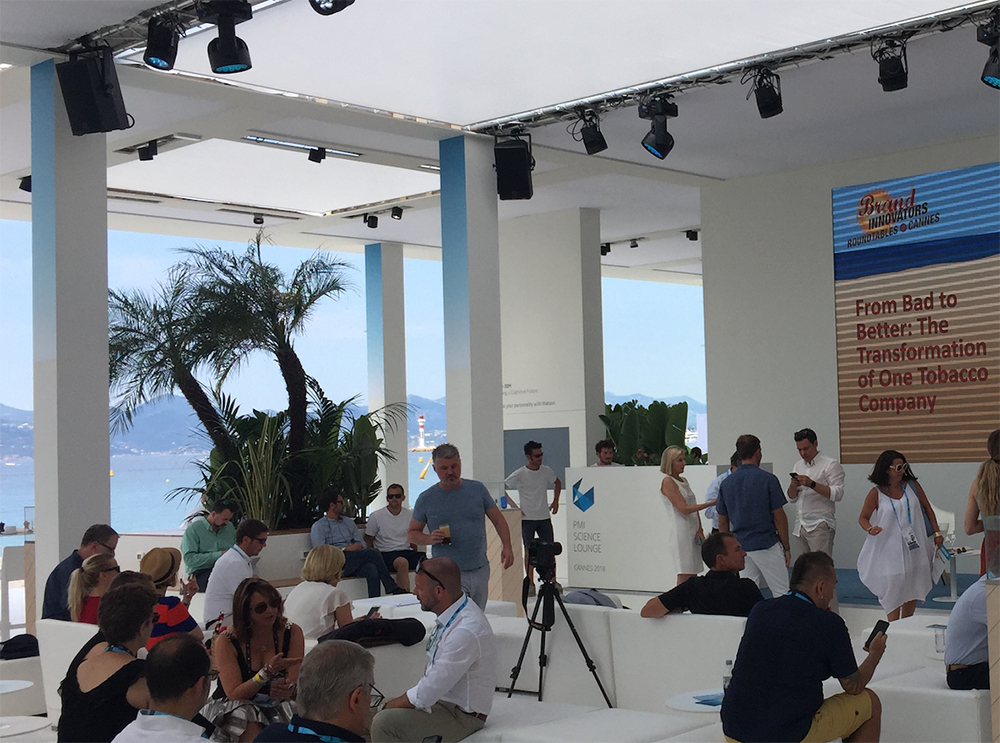Lounge mit Sicht aufs Meer bei Festival Cannes Lions